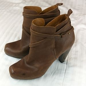 Coclico wooden heeled bootie with square toe